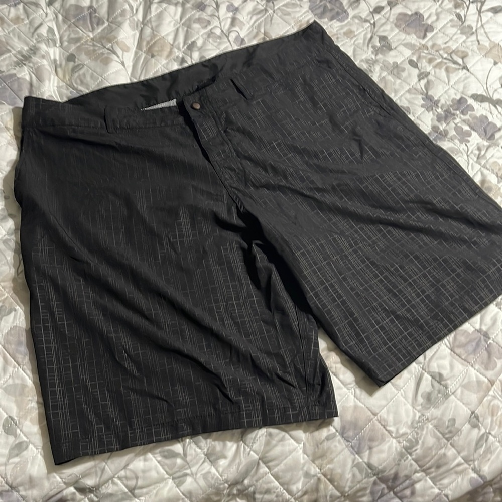 NWOT Harrah’s black shorts 40